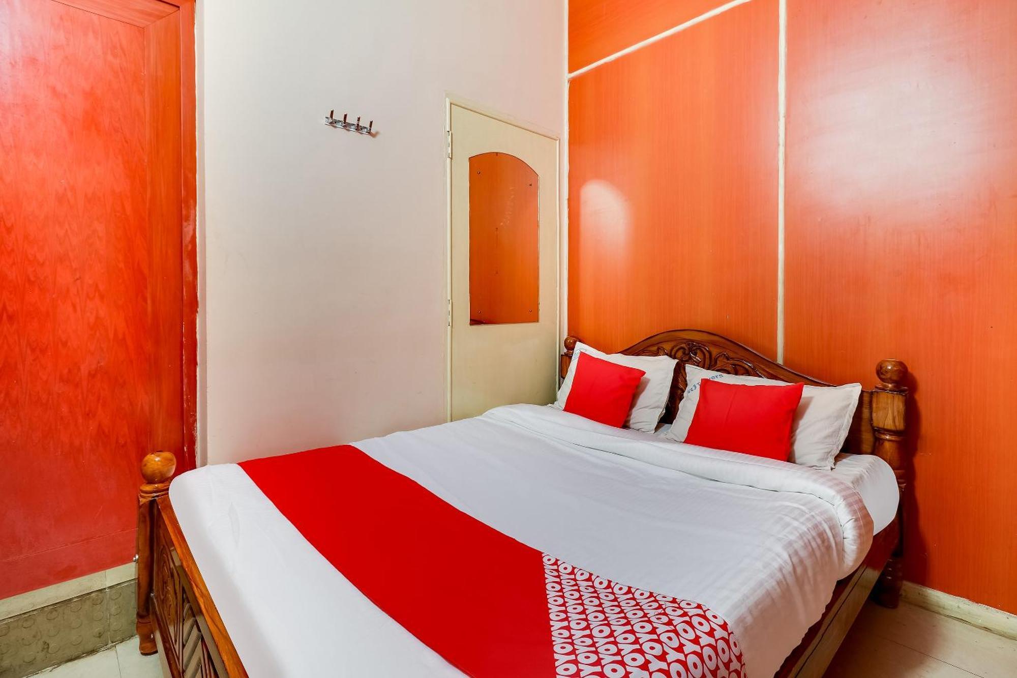Hotel OYO 70557 Royal Pride Tallākulam Exterior foto